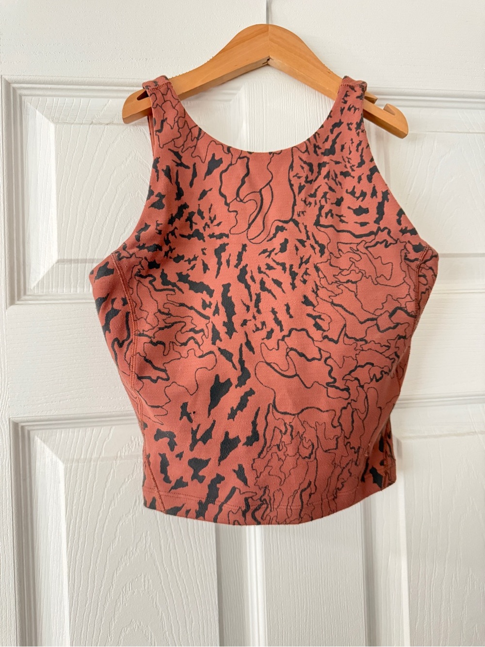 Lululemon Wunder Train high-neck tank in a beautiful rust/copper abstract print